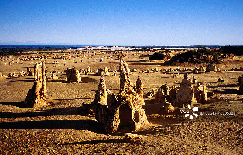 尖峰石阵沙漠图片素材