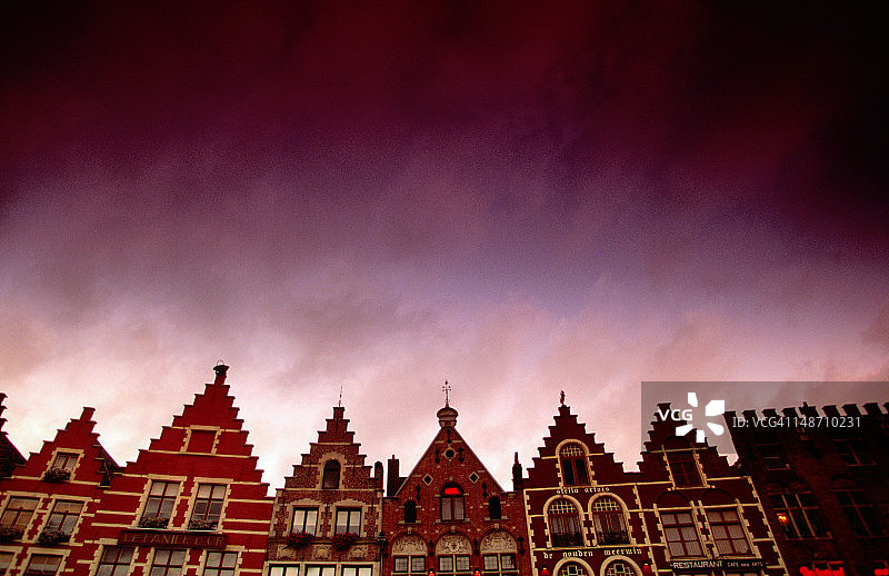 市场广场上的历史建筑图片素材