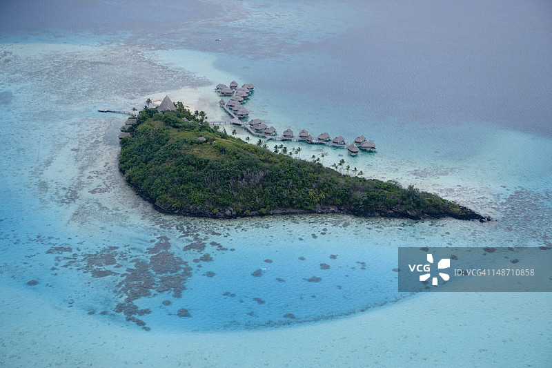 波拉波拉索菲特酒店私人岛屿的航拍图片素材