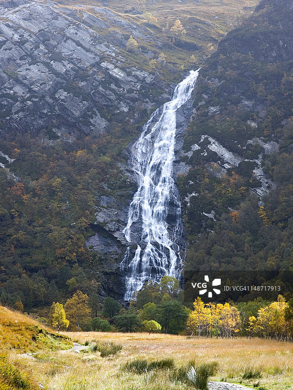 尼维斯峡谷顶端的斯蒂尔瀑布秋景，靠近威廉堡图片素材