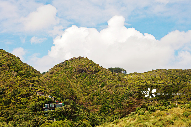 怀塔科里山脉的海滩小屋图片素材