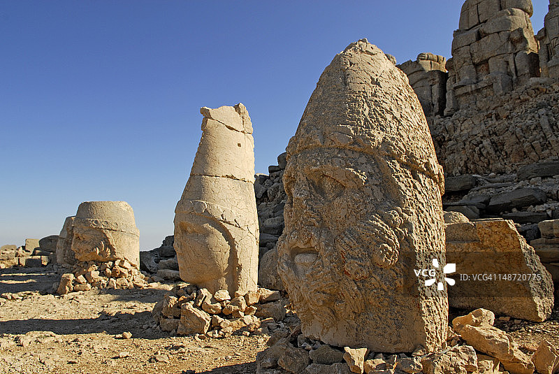内姆鲁特山上的大型雕像图片素材