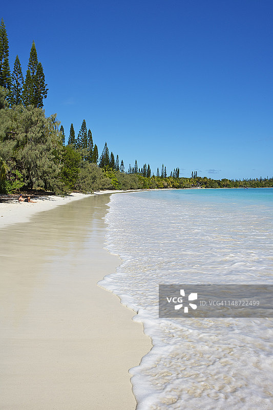库托海滩的白色沙滩和碧绿海水图片素材