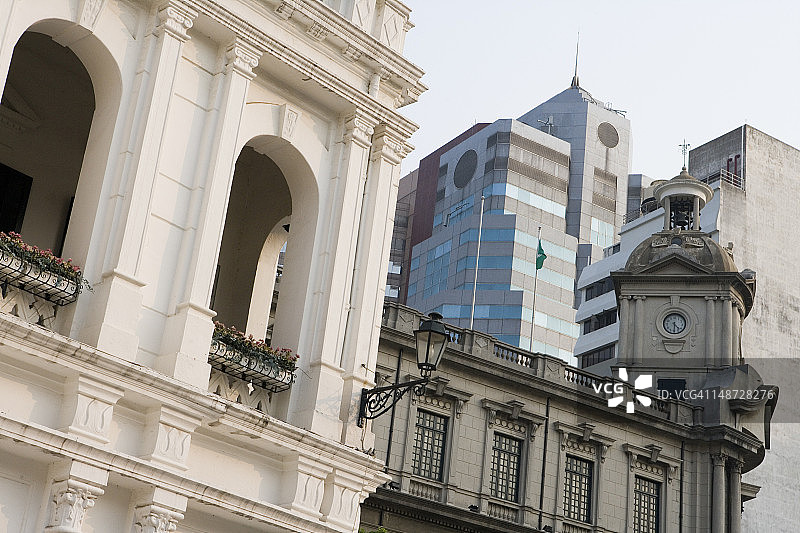 建筑对比：议事亭前地图片素材