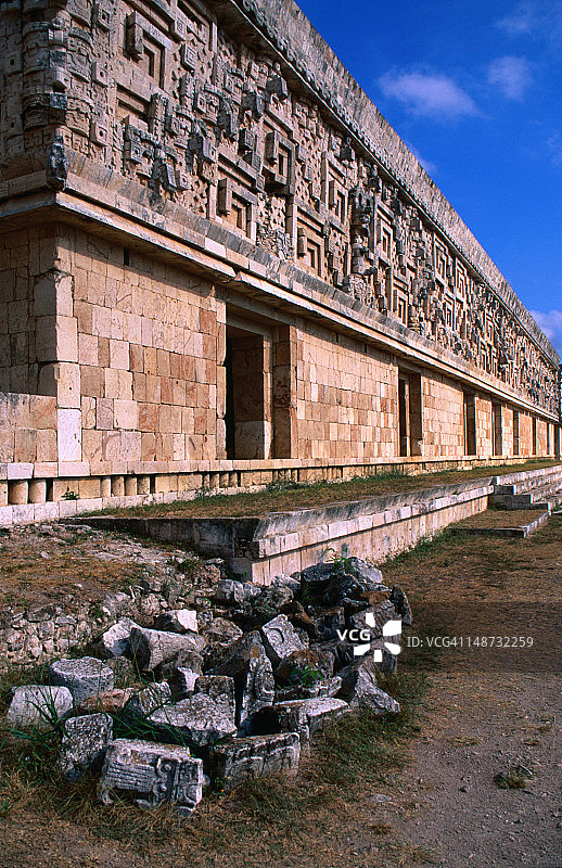 乌斯马尔玛雅遗址的总督宫外墙图片素材