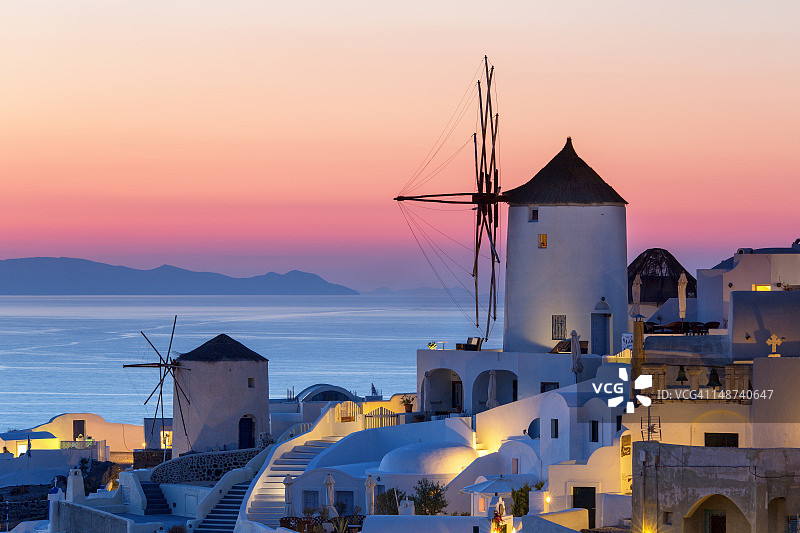 希腊圣托里尼岛伊亚镇日落图片素材