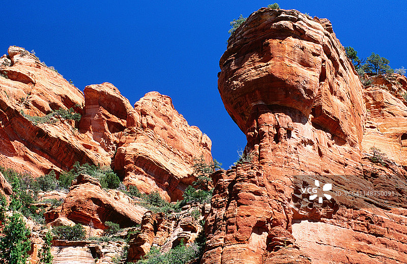 费伊峡谷小径的红色砂岩悬崖图片素材