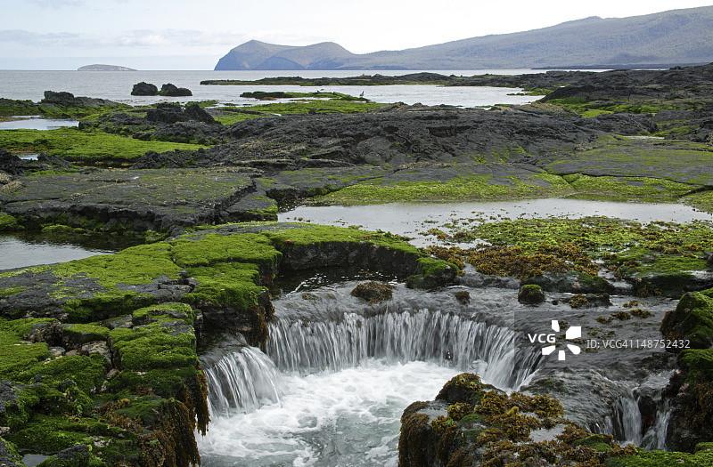 埃加斯港的黑色熔岩海岸线图片素材
