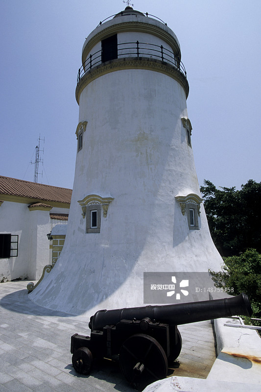背景为灯塔的吉亚堡图片素材