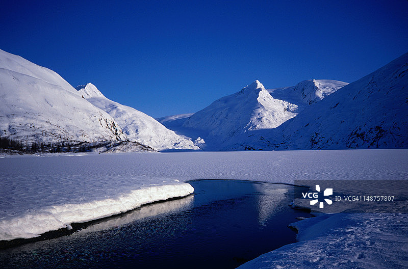 楚加奇国家森林的冰冻搬运湖图片素材