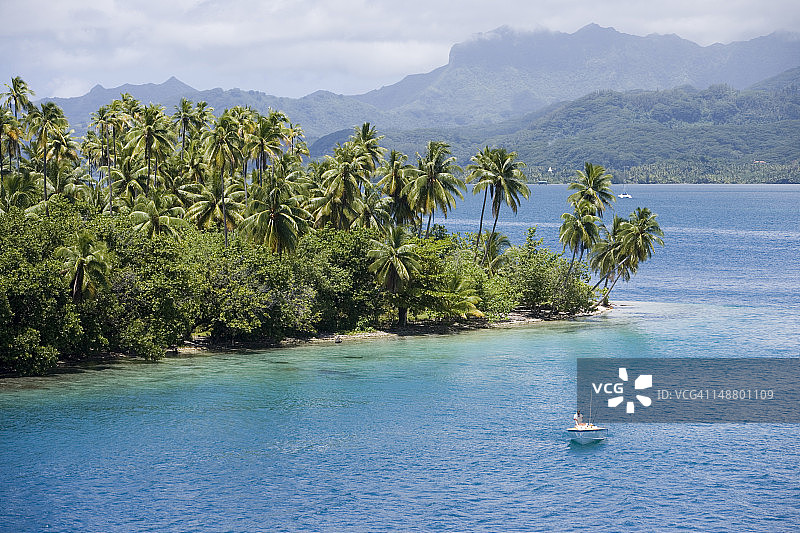 拉伊阿特阿泻湖中的小岛图片素材