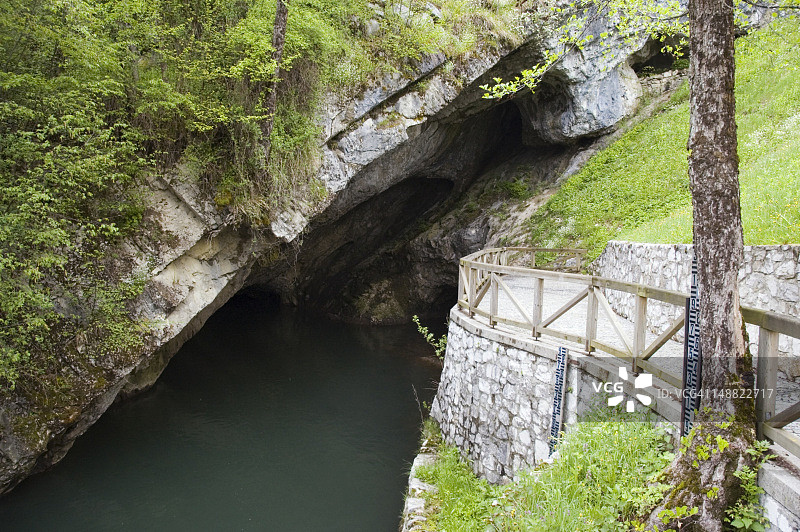 波斯托伊纳溶洞的天然入口图片素材