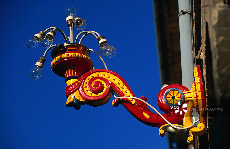 锡耶纳赛马节：蜗牛区装饰灯图片素材