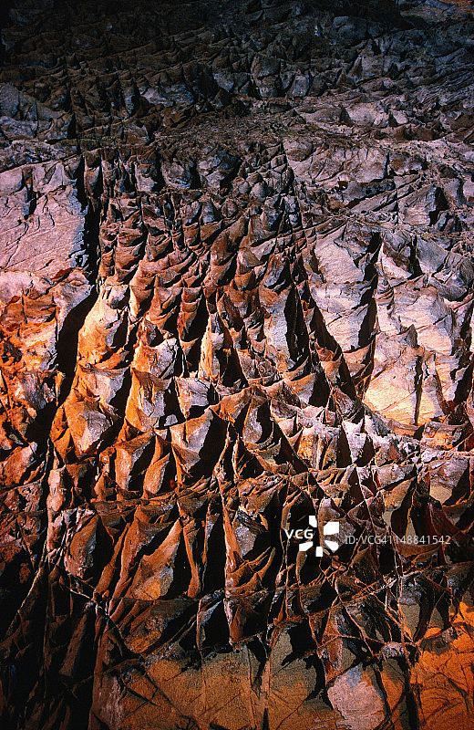 蜂窝状洞穴地基图片素材