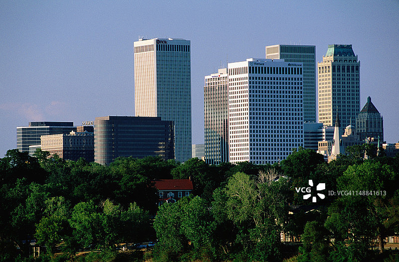 阿肯色河畔的城市天际线图片素材