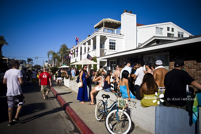 7月4日庆祝活动和海滨狂欢者图片素材