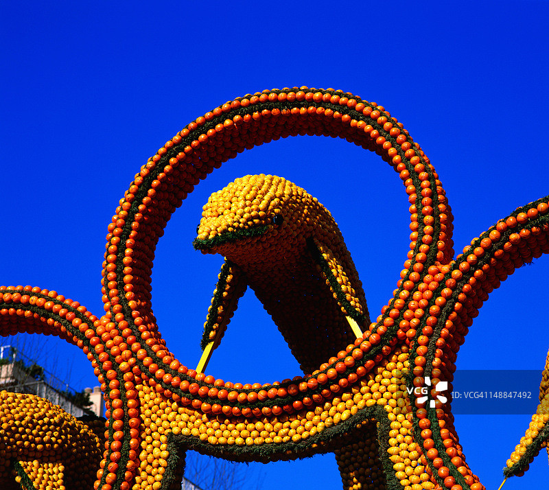 柠檬节上的海豚雕塑图片素材