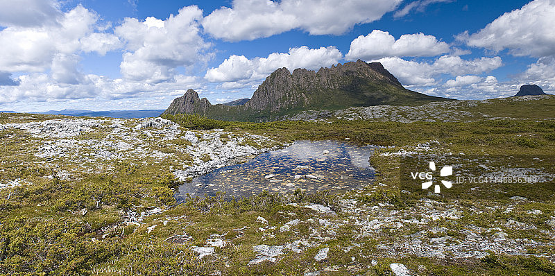 从陆路赛道看摇篮山图片素材