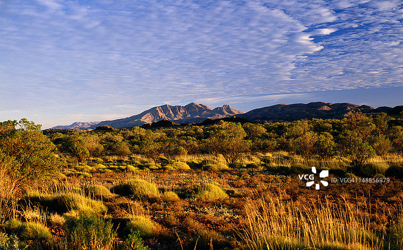 日出时分的松德山图片素材