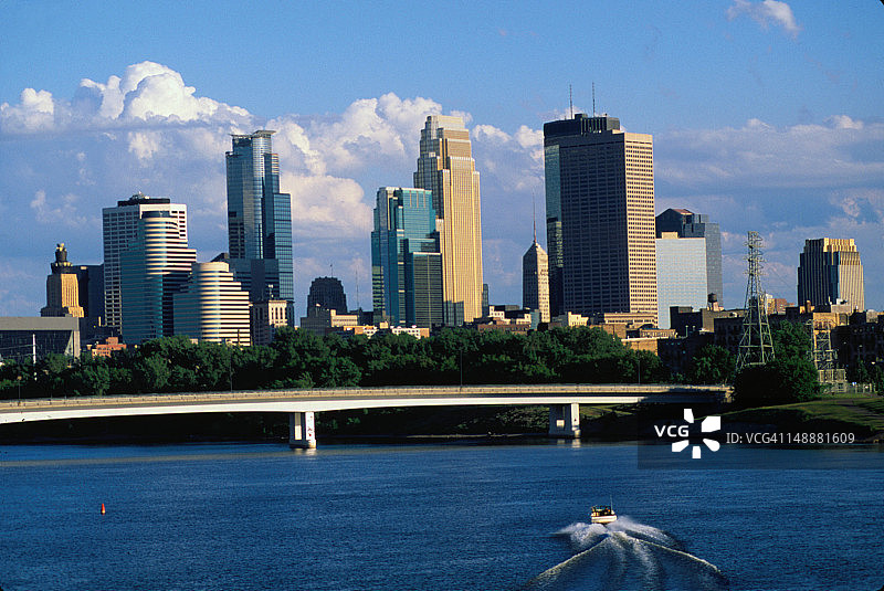明尼苏达州明尼阿波利斯-圣保罗市的密西西比河风光图片素材