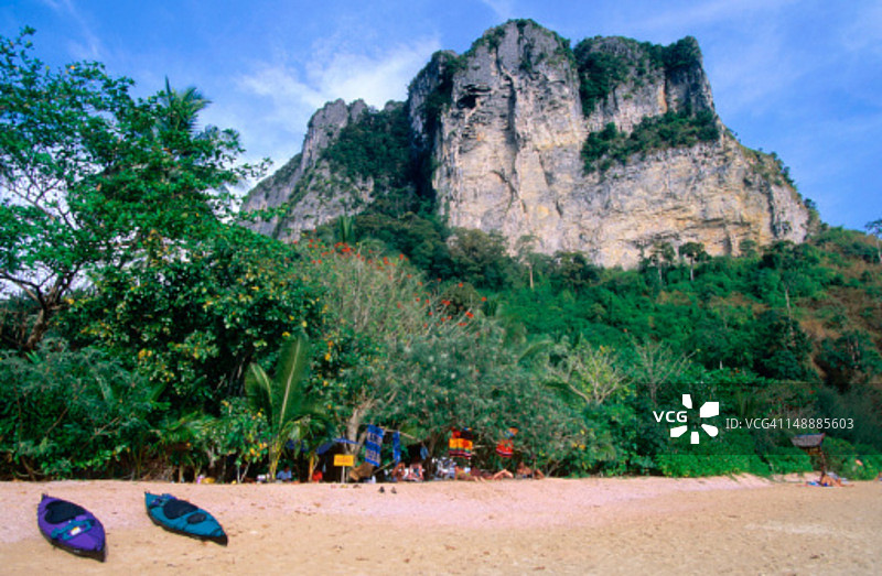 奥南海滩的石灰岩悬崖美景图片素材