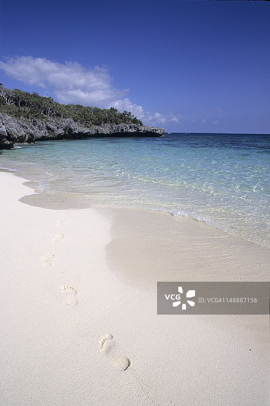 伦戈尼海滩上的足迹图片素材