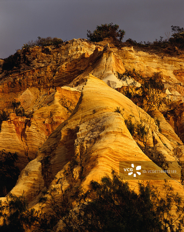 被称为尖峰的侵蚀悬崖图片素材