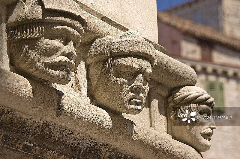 圣雅各主教座堂的传送门半身像图片素材