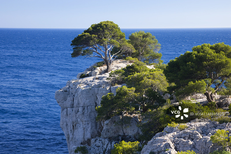 昂沃角石灰岩岬，位于波尔潘海湾和昂沃海湾之间图片素材