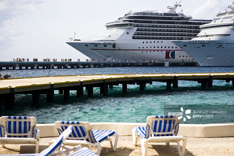 港口停靠的游轮图片素材