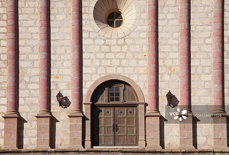 圣巴巴拉教堂的石材外墙图片素材