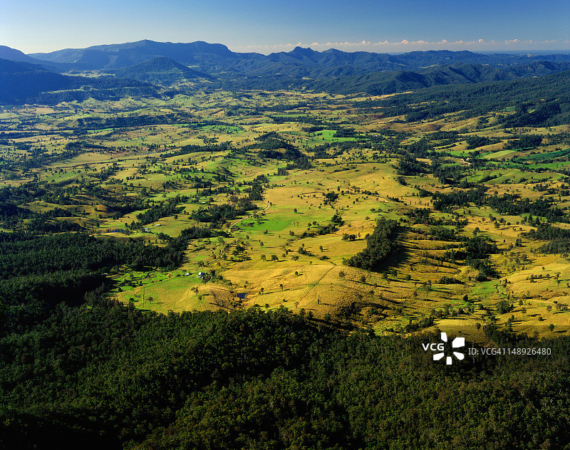 从边境山脉国家公园眺望新南威尔士州的特威德山谷图片素材