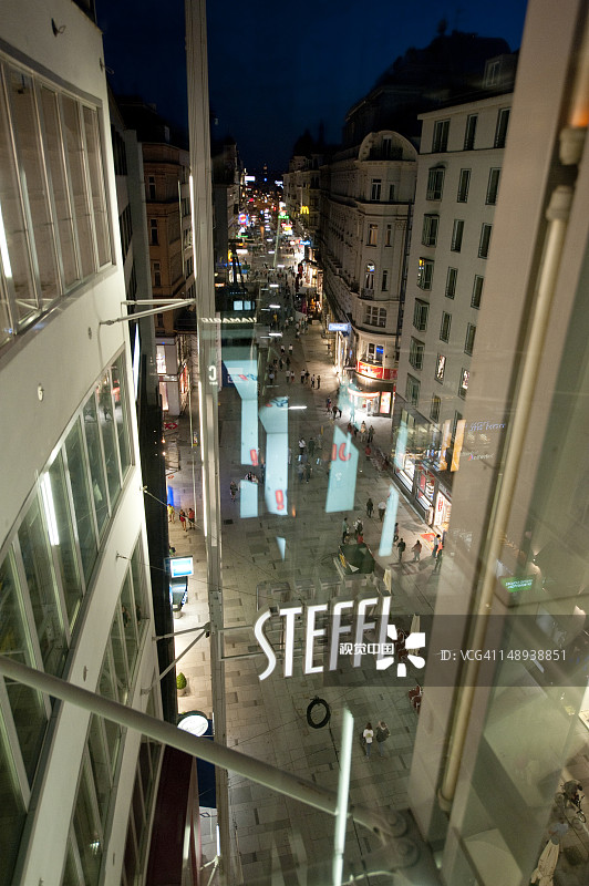 夜晚的克恩顿大街购物街图片素材