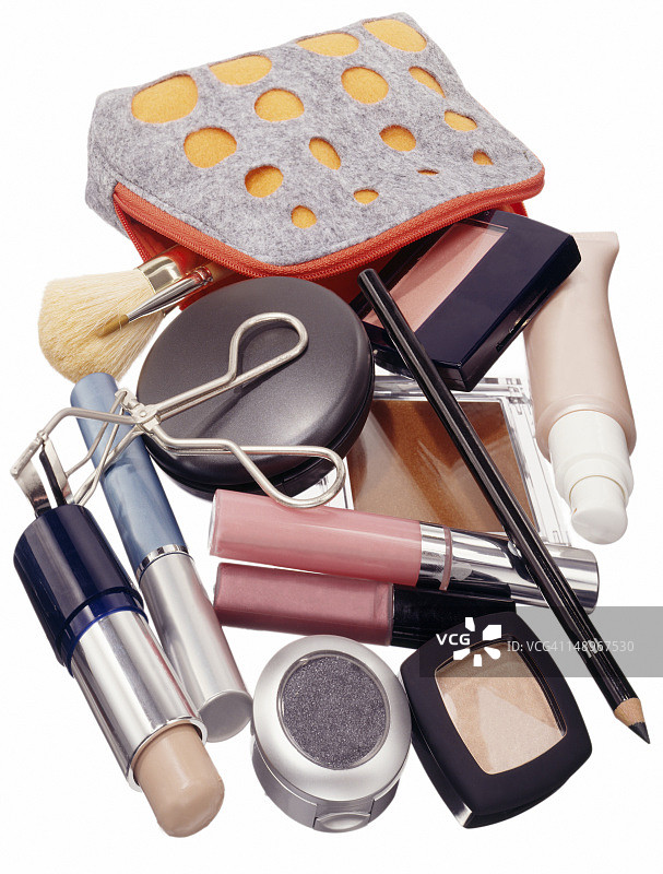 从袋子里洒落出的化妆品图片素材