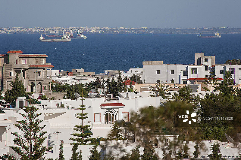 突尼斯附近的货船图片素材