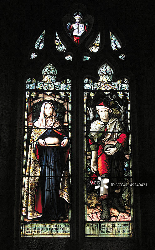 泽西岛圣布雷拉德教堂的彩色玻璃窗图片素材