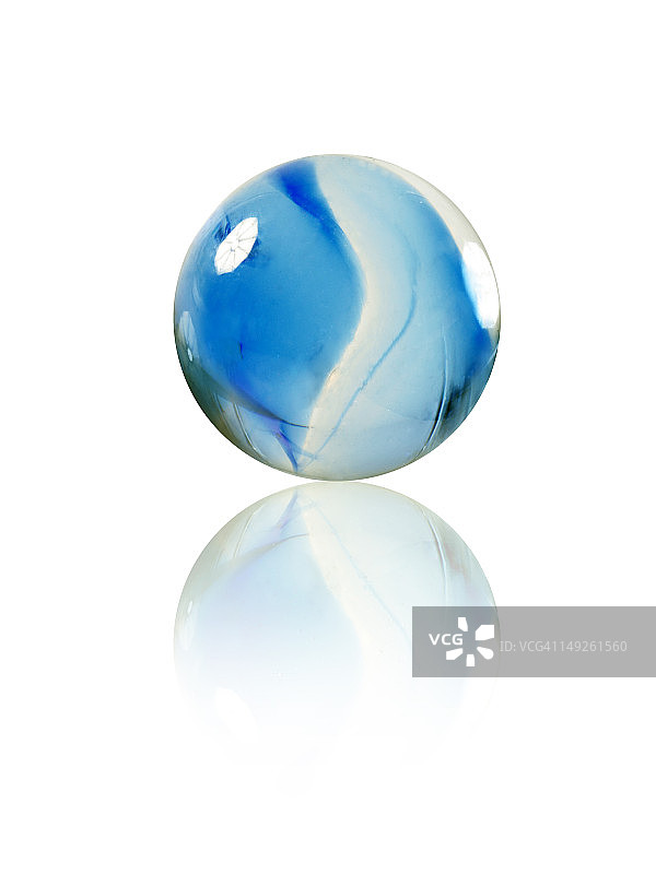 排列成感叹号的绿色弹珠的影棚照片图片素材