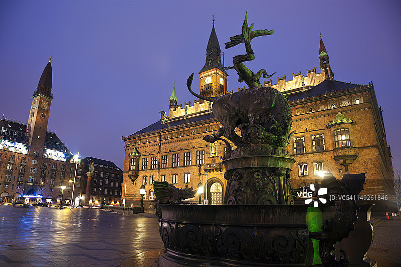 丹麦哥本哈根市政厅夜景图片素材