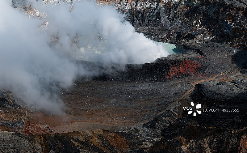 波阿斯火山坑和温泉湖图片素材