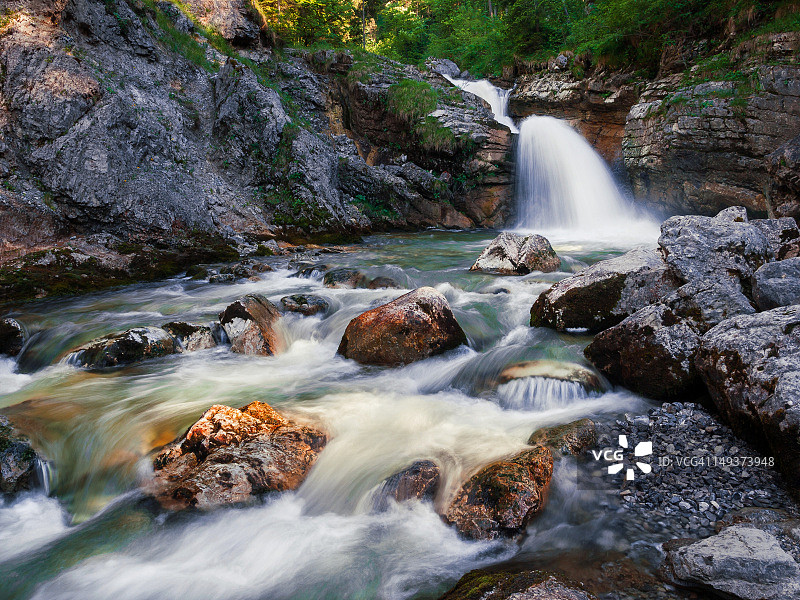 夏季瀑布图片素材