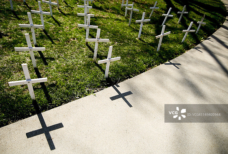 傍晚时分的十字架图片素材