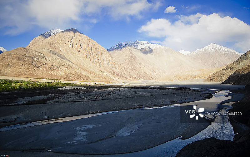 努布拉山谷的河流图片素材