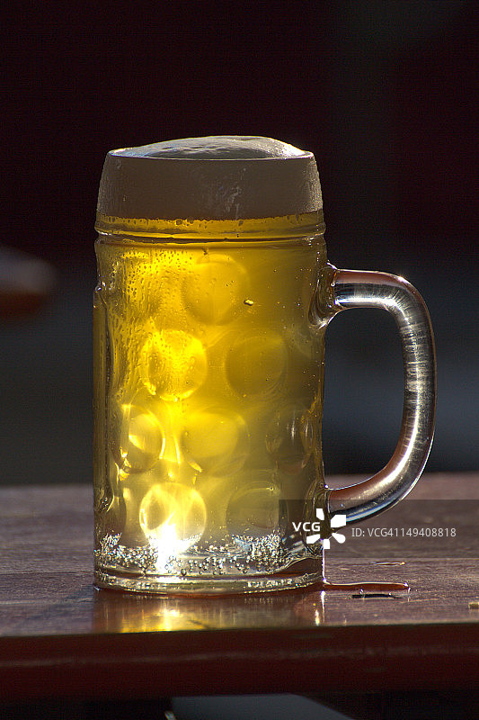 大杯啤酒图片素材