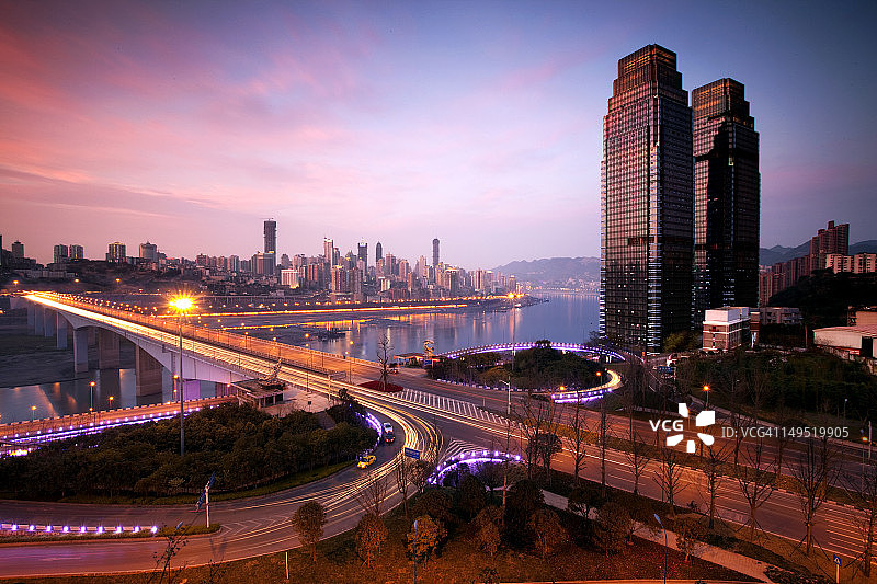 嘉陵江大桥的黄昏图片素材