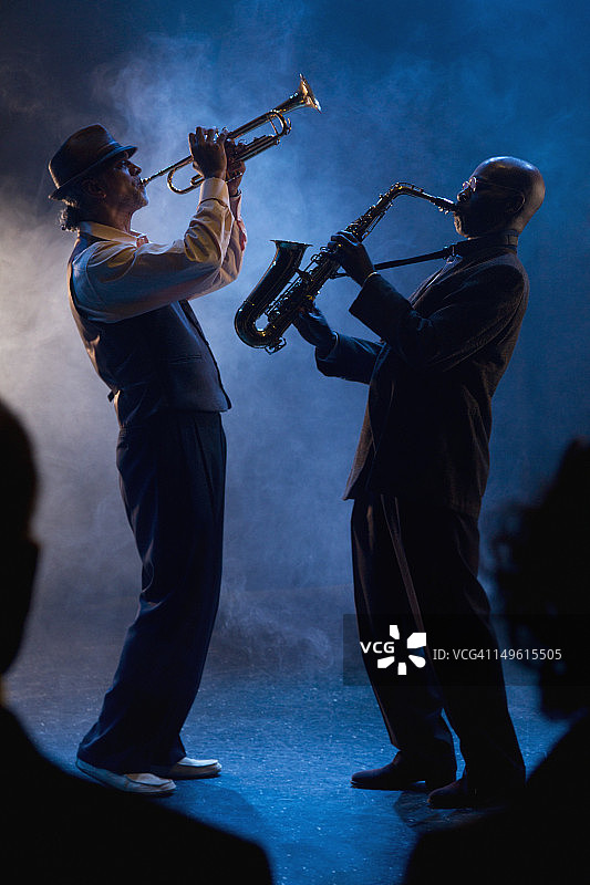 爵士乐队中的音乐家图片素材