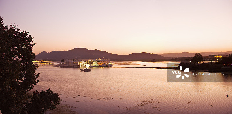 皮丘拉湖和湖宫岛图片素材