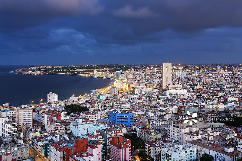 海边城市的屋顶图片素材