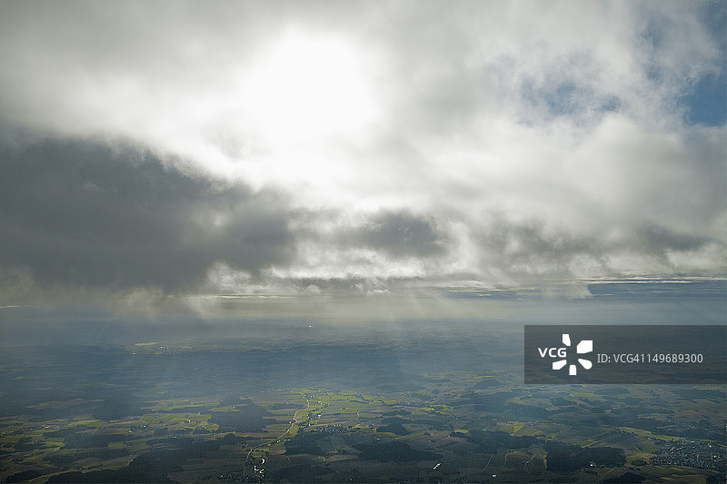 德国巴伐利亚，从飞机上看到的慕尼黑机场图片素材