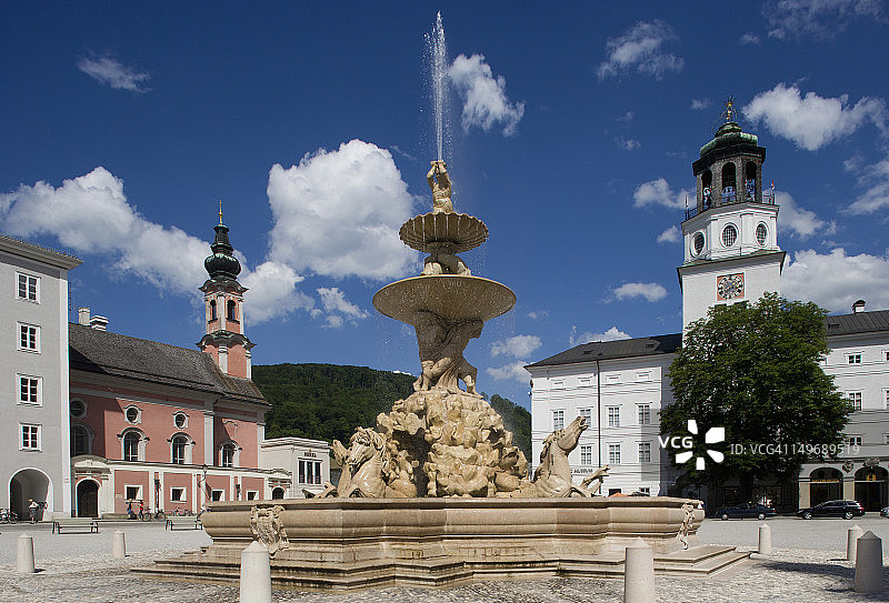 奥地利萨尔茨堡：城镇喷泉景观图片素材