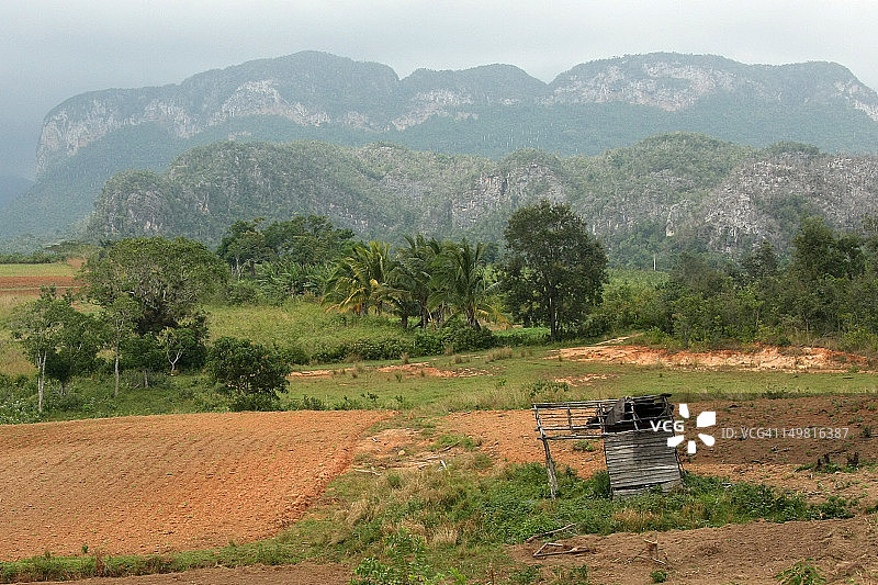 石灰岩山图片素材